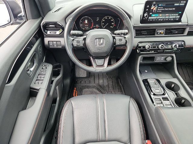 Used 2025 Honda Pilot TrailSport image 12