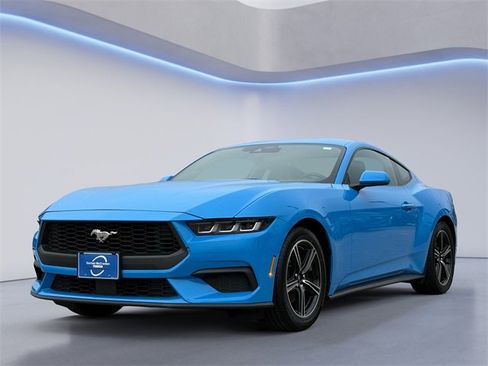 Used 2024 Ford Mustang Coupe image 7