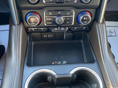 Used 2022 Chevrolet Suburban LT w/ LT Signature Plus Package image 19