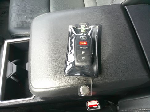 Used 2025 Toyota 4Runner TRD Off-Road Premium image 37