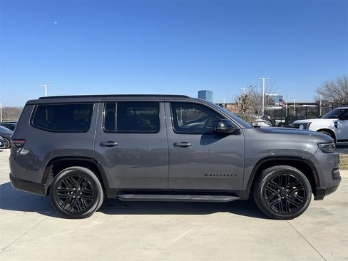 Used 2023 Jeep Wagoneer Series II image 3