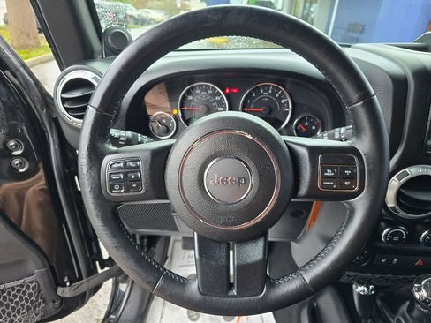 Used 2012 Jeep Wrangler Unlimited Rubicon w/ Connectivity Group image 23