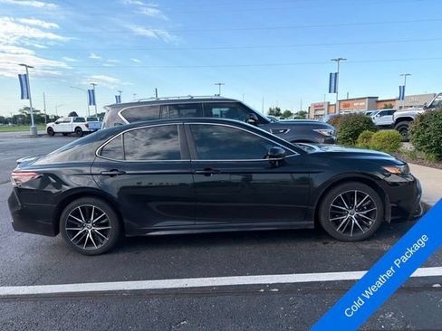 Used 2022 Toyota Camry SE w/ Cold Weather Package FWD image 4