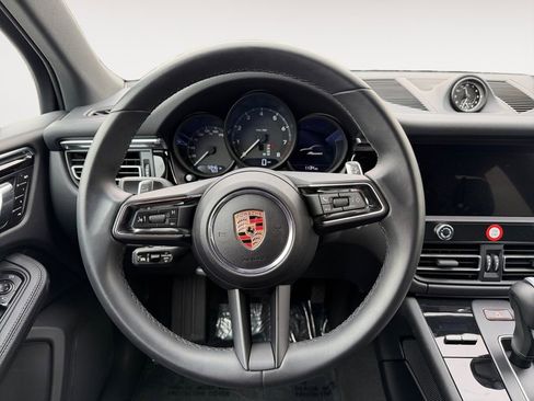 Used 2025 Porsche Macan image 20