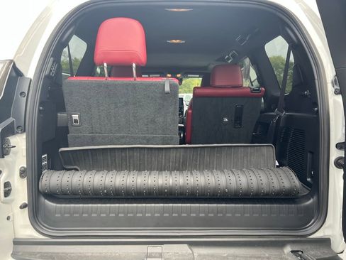 Used 2023 Lexus GX 460 Luxury w/ Sport Design Package image 18