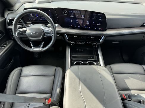 Used 2025 Chevrolet Suburban Z71 image 13