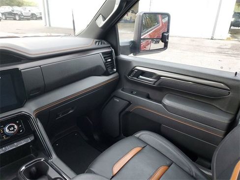 Used 2025 GMC Sierra 2500 AT4 w/ AT4 Premium Plus Package image 11