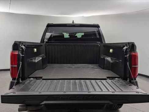 Used 2025 Toyota Tacoma SR image 18