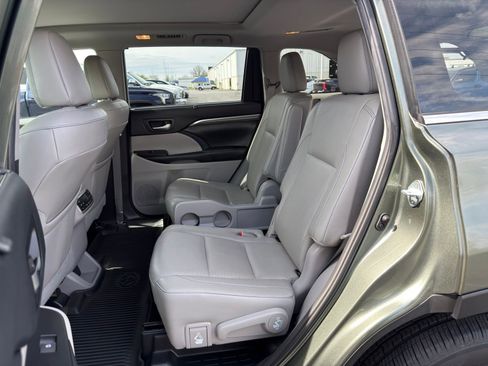 Used 2019 Toyota Highlander Limited Platinum image 30