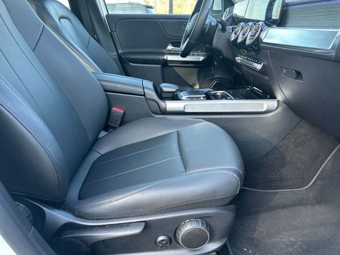 Certified 2022 Mercedes-Benz GLB 250 4MATIC image 37