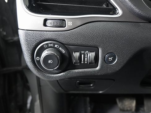 Used 2020 Jeep Cherokee Limited image 24