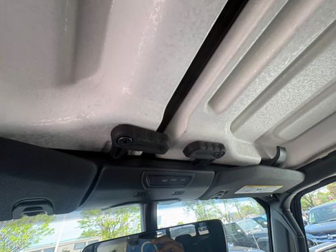 Used 2022 Jeep Gladiator Sport AWD/4WD image 25