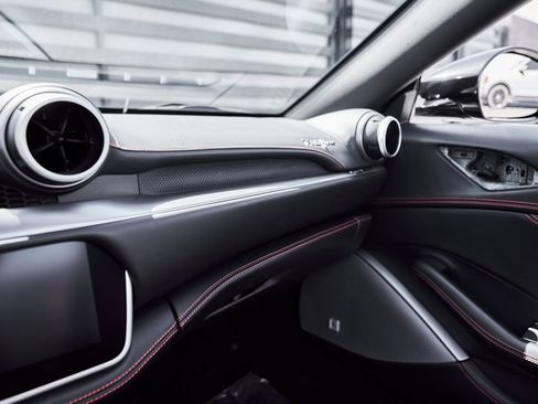 Used 2020 Ferrari Portofino RWD image 75