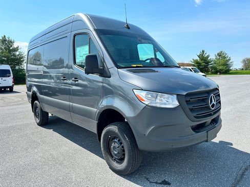 Used 2025 Mercedes-Benz Sprinter 2500 image 1