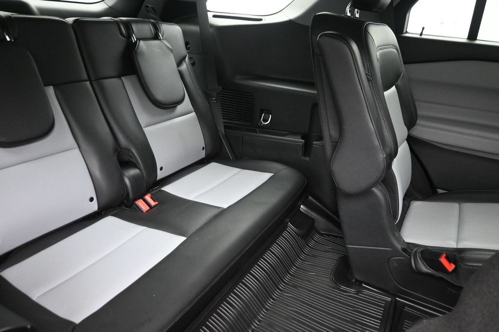 Used 2024 Ford Explorer XLT w/ Equipment Group 202A AWD/4WD image 11