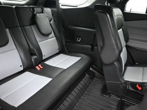 Used 2024 Ford Explorer XLT w/ Equipment Group 202A AWD/4WD image 11