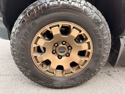 Used 2025 Toyota 4Runner Trailhunter AWD/4WD image 33