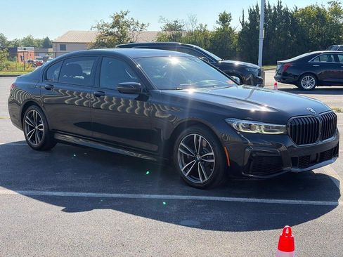 Used 2022 BMW 750i xDrive w/ Executive Package AWD/4WD image 3