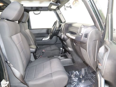 Used 2012 Jeep Wrangler Unlimited Rubicon AWD/4WD image 10