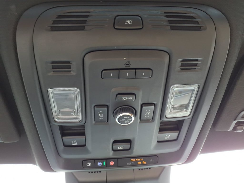 Used 2024 Cadillac Escalade ESV Premium Luxury w/ LPO, Floor Liner Package AWD/4WD image 26