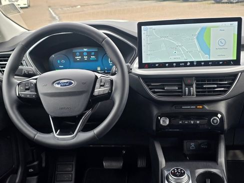 Used 2023 Ford Escape Platinum w/ Premium Technology Package image 9