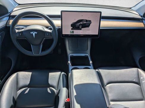 Used 2023 Tesla Model Y 2WD image 17