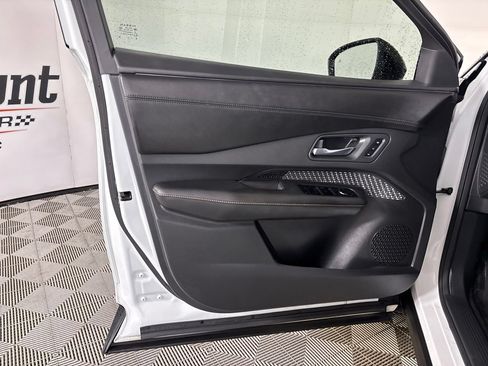 Used 2023 Nissan Ariya FWD image 7