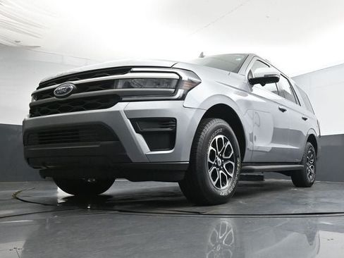 Used 2024 Ford Expedition XLT AWD/4WD image 31