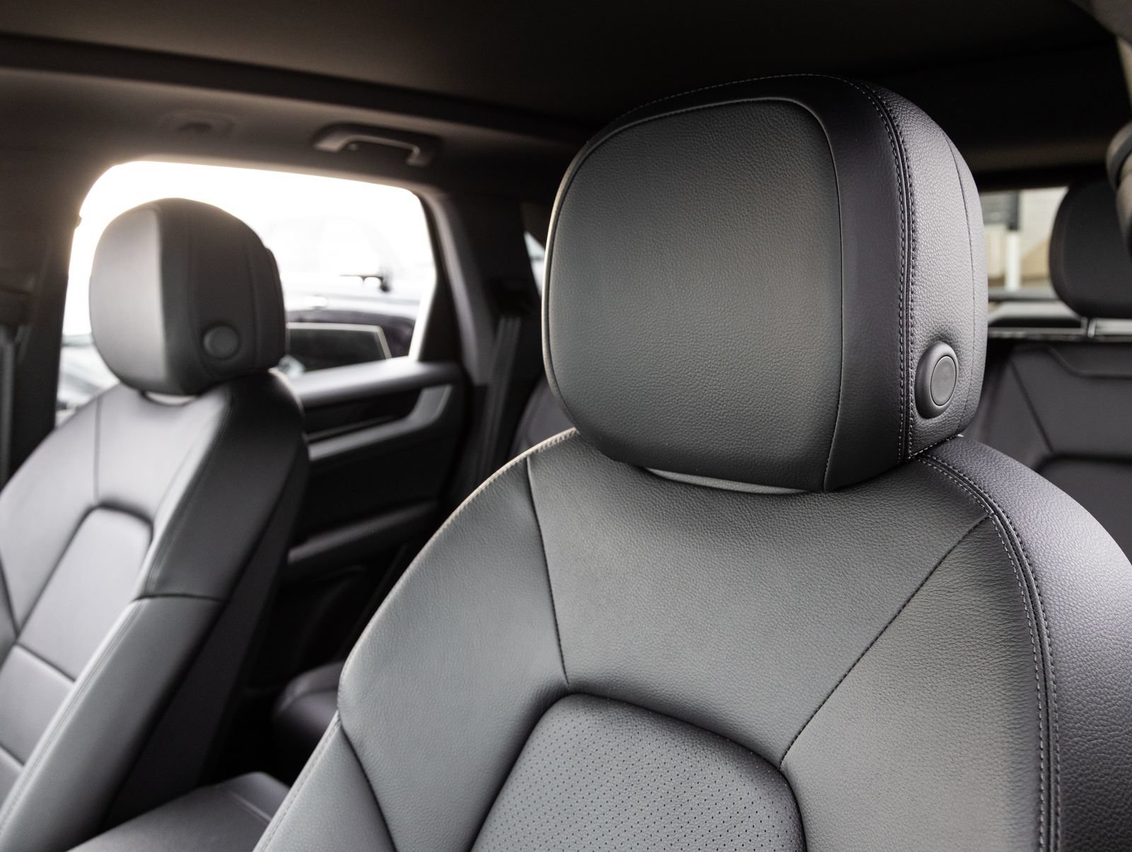 Certified 2025 Porsche Cayenne AWD/4WD image 24