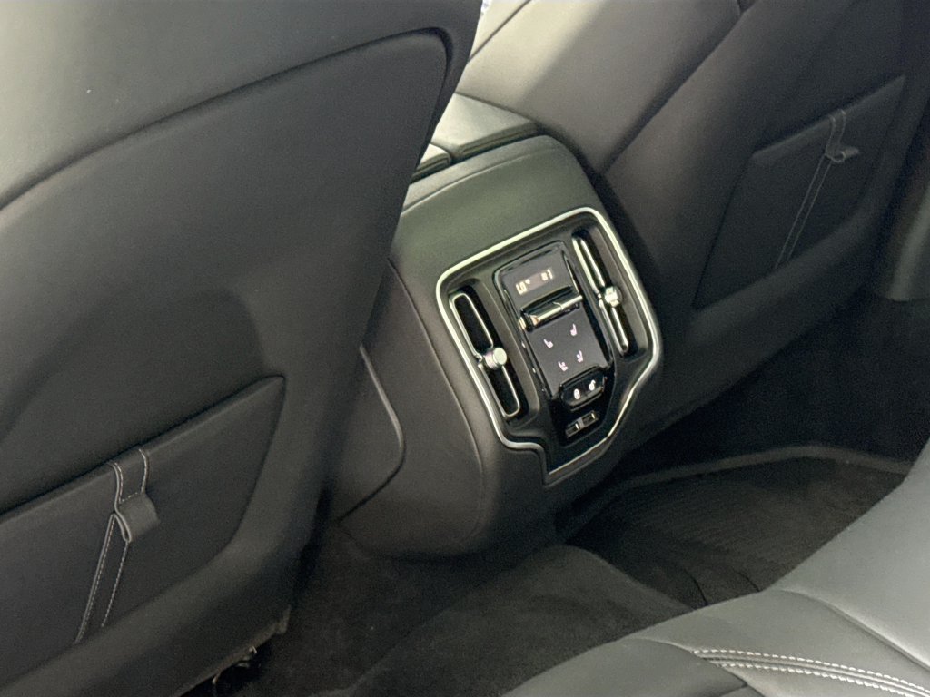 Used 2024 Aston Martin DBX AWD/4WD image 16