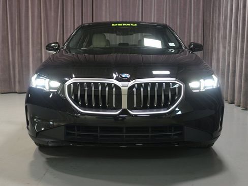 Used 2025 BMW 530i xDrive w/ Premium Package image 6