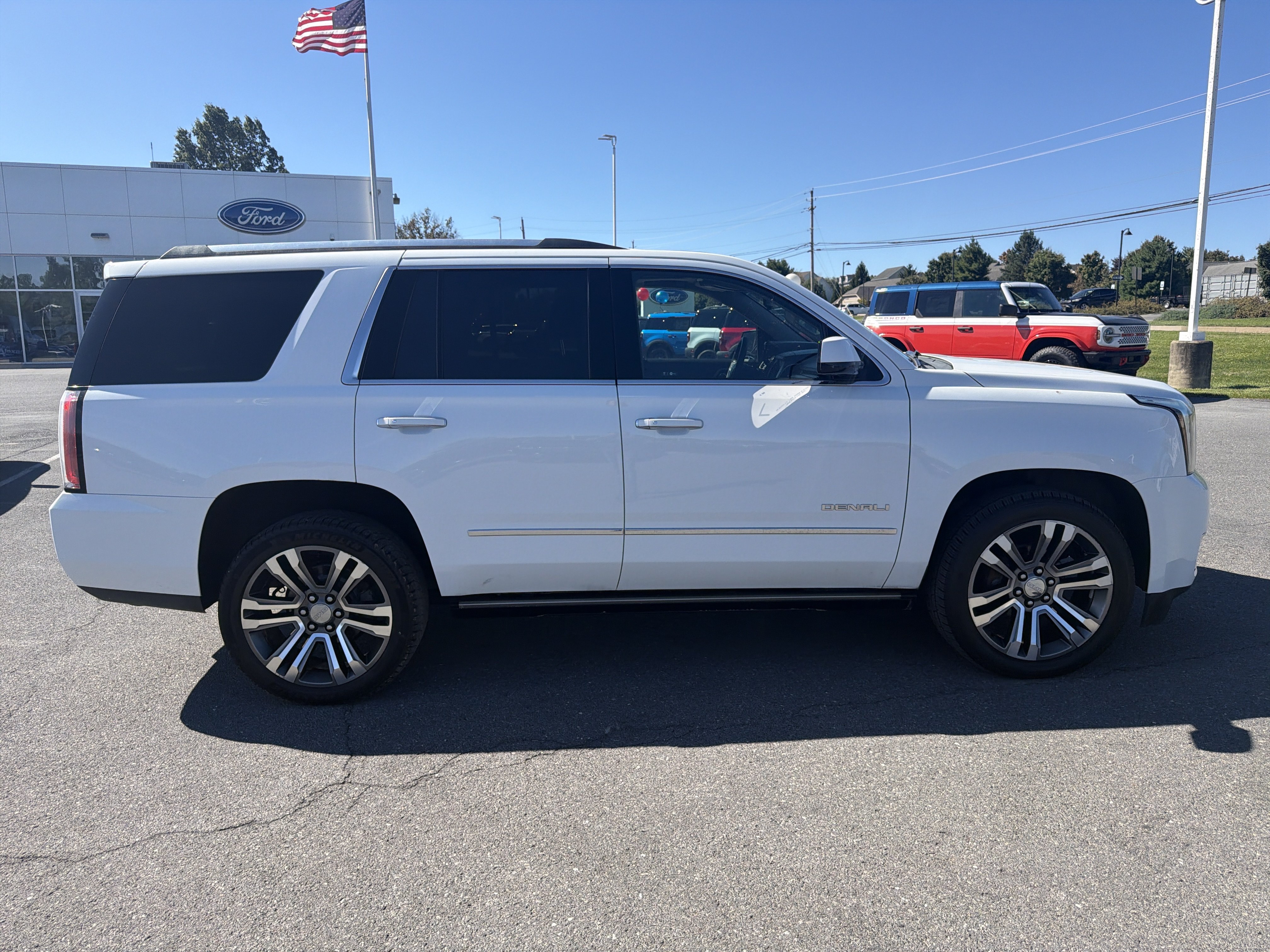 Used 2018 GMC Yukon Denali w/ Denali Ultimate Package AWD/4WD image 2