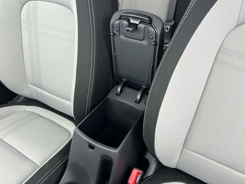 New 2025 Hyundai Venue SEL FWD image 18