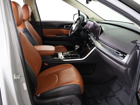 Used 2024 Kia Carnival SX Prestige image 32