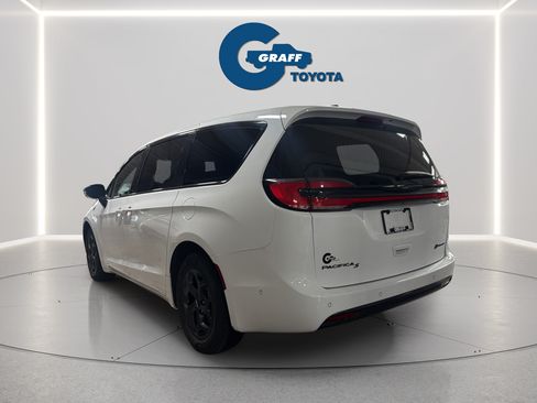 Used 2024 Chrysler Pacifica Limited FWD image 10