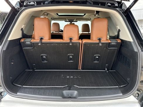 Certified 2022 Nissan Pathfinder Platinum w/ Lighting Package (N93) image 12