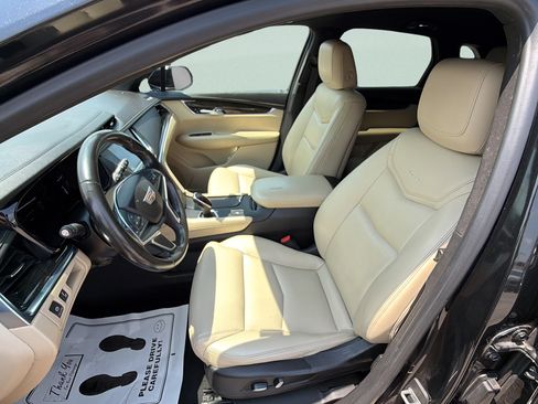 Used 2019 Cadillac XT5 FWD image 18