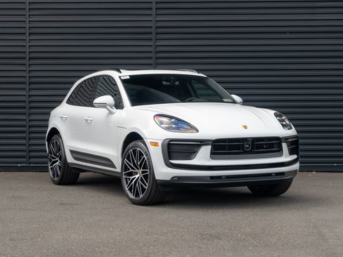 Certified 2026 Porsche Macan AWD/4WD image 10