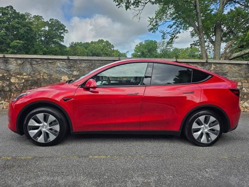 Used 2023 Tesla Model Y 2WD image 8