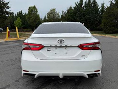 Used 2018 Toyota Camry SE FWD image 5