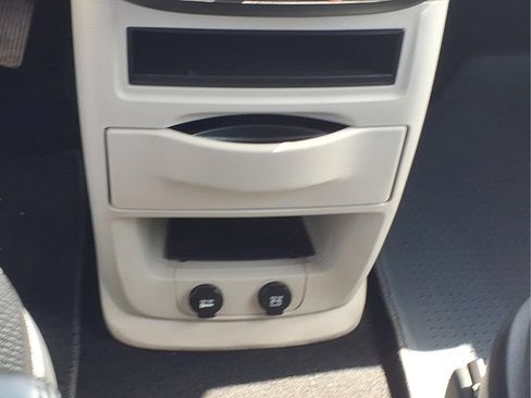 Used 2020 Dodge Grand Caravan SE w/ UConnect Hands-Free Group FWD image 17