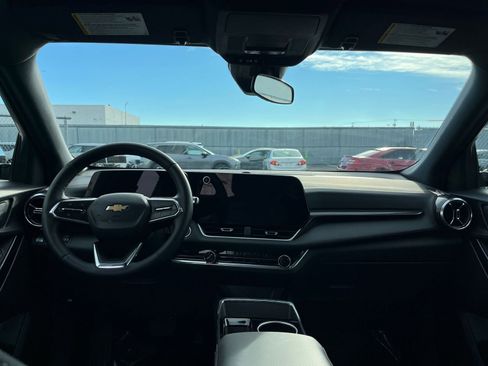 Used 2025 Chevrolet Equinox LT image 32