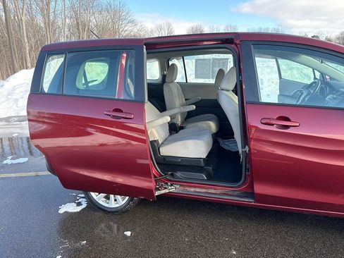 Used 2012 MAZDA MAZDA5 Sport image 26