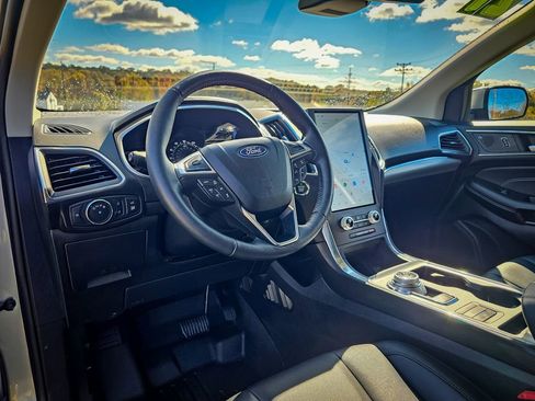 Used 2021 Ford Edge Titanium w/ Class II Trailer Tow Package image 14