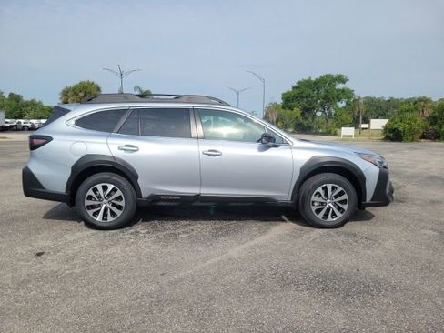 Used 2023 Subaru Outback Premium AWD/4WD image 4