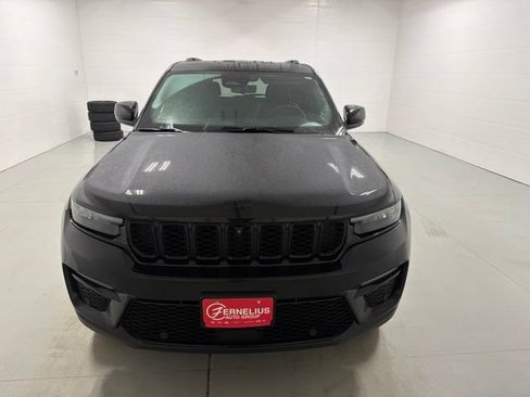Used 2024 Jeep Grand Cherokee Limited w/ Luxury Tech Group II AWD/4WD image 3