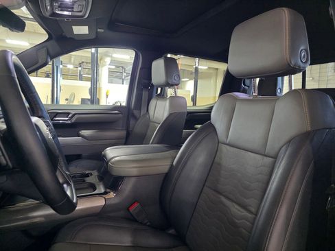 Used 2023 Chevrolet Silverado 1500 ZR2 w/ Technology Package image 28