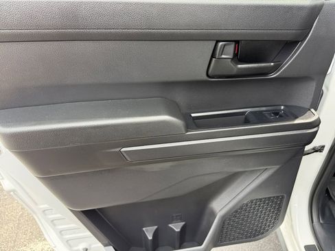 Used 2025 Toyota Tacoma SR5 AWD/4WD image 25