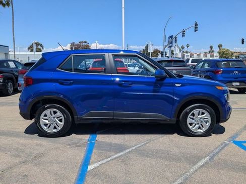 Used 2025 Hyundai Venue SE FWD image 5