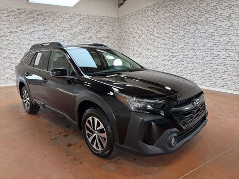 Used 2023 Subaru Outback Premium image 9